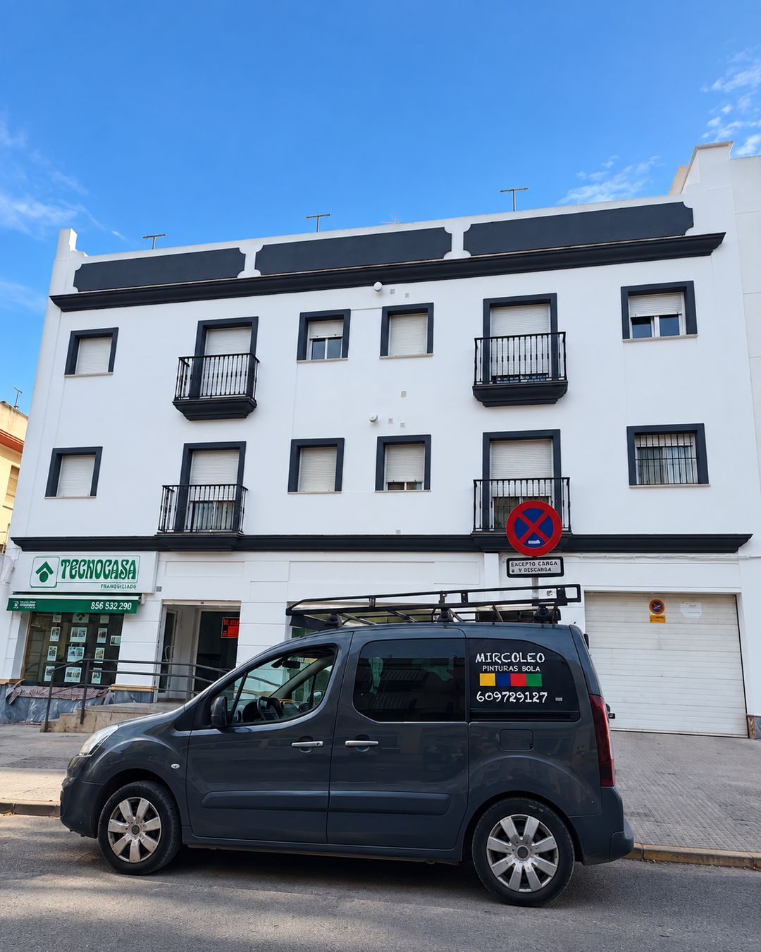 Fachada pintada por Mircoleo