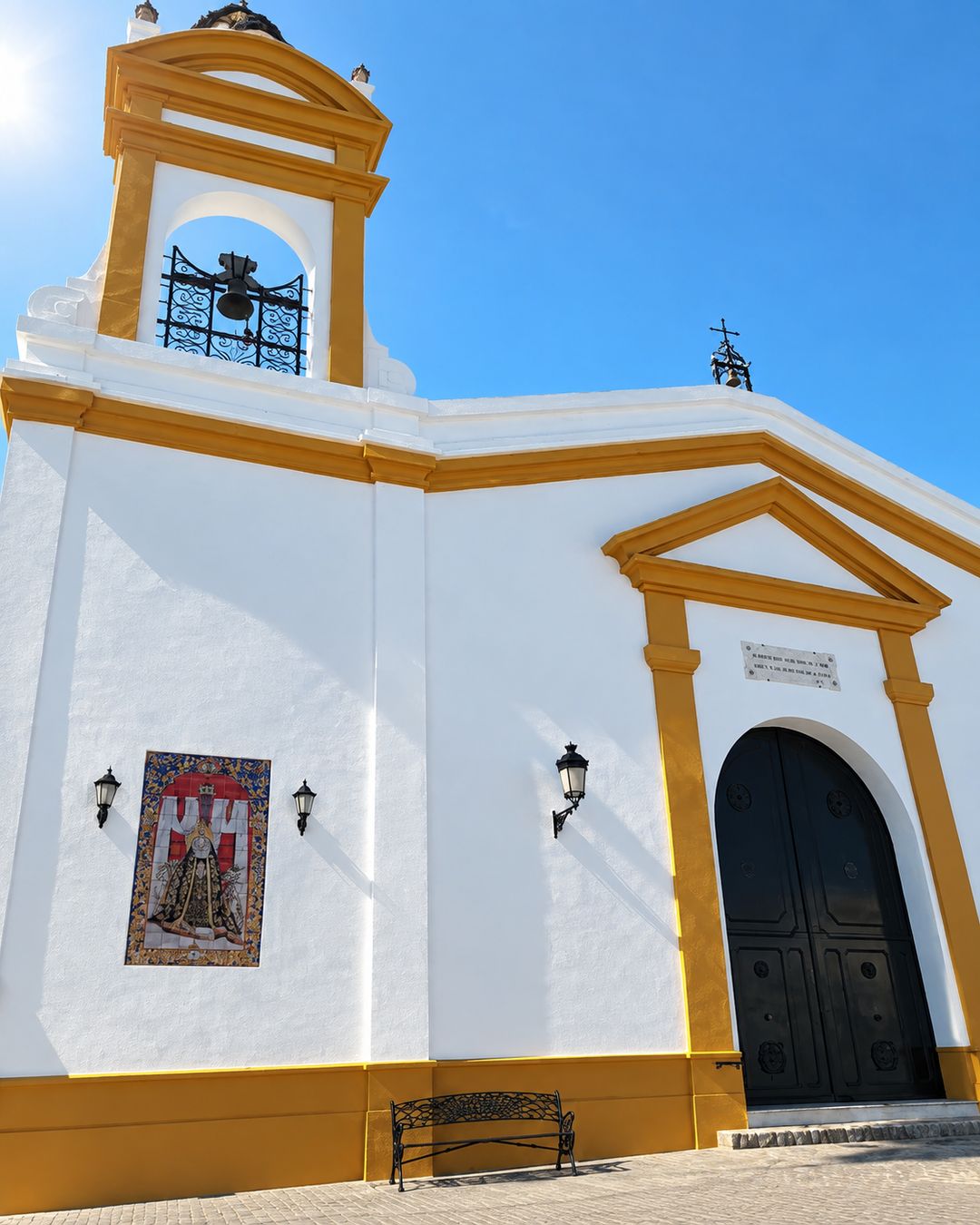 Fachada restaurada por Mircoleo